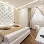 Piccolo Mondo Luxury Suites In Rome