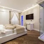 Piccolo Mondo Luxury Suites In Rome